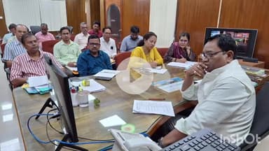 जगदलपुर: कमिश्नर बस्तर डोमन सिंह ने वीडियो कांफ्रेंसिंग के जरिए भैरमगढ़, नरहरपुर सहित माकड़ी के अधिकारियों की ली समीक्षा बैठक
