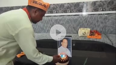 नौगावां सादात: नौगांव सादात में देश के रक्षा मंत्री राजनाथ सिंह का भाजपाइयों ने केक काटकर मनाया जन्मदिन, दीर्घायु की कामना की