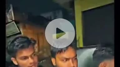 झांसी: 9 नंबर अंडर ब्रिज के नीचे बुलेट गाड़ी से पटाखे और स्टैंड से चिंगारी निकालते हुए बाइक राइडर्स का वीडियो हुआ वायरल