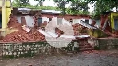 जतारा: लार गांव में बारिश से जर्जर स्कूल भवन गिरा, कोई जनहानि नहीं