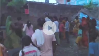 फरेंदा: पुरंदरपुर गांव में बच्चों के खेलकूद को लेकर दो पक्षों में हुई मारपीट, वीडियो हुआ वायरल