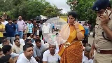 भगवानपुर: तेज्जूपुर पुलिस चौकी के सामने ग्रामीणों ने लगातार हो रही चोरी की घटनाओं के विरोध में धरना प्रदर्शन किया