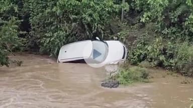 इछावर: जिले के रेहटी के पास धामंडा नाले में बही कार, कार सवार दो लोग सुरक्षित