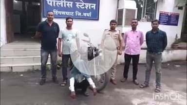 हिंगणघाट: शहर पोलिसांची नाकाबंदी करून अवैध दारू वाहतूक करणाऱ्यावर कारवाई:२२ हजार २० रुपये किमतीचा मुद्देमाल जप्त