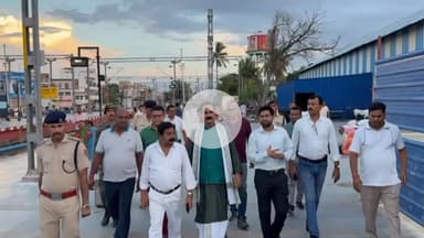 दरभंगा: दरभंगा रेलवे स्टेशन पर निर्माण कार्यों की उदासीनता पर सांसद नाराज़, एजेंसी को दी चेतावनी