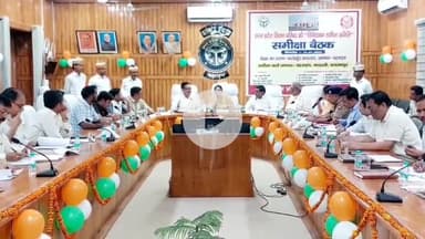 बहराइच: कलेक्ट्रेट सभागार में विधान परिषद की विनियमन समीक्षा समिति ने अधिकारियों के साथ बैठक की, तीन जिलों के अधिकारी उपस्थित