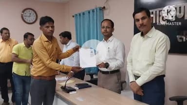 नवादा: जिला पदाधिकारी ने नव नियुक्त कार्यालय परिचारियों के बीच नियुक्ति पत्र का वितरण किया