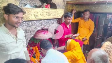 जौनपुर: मां शीतला धाम में गुरू पूर्णिमा पर भक्तों ने टेका मत्था