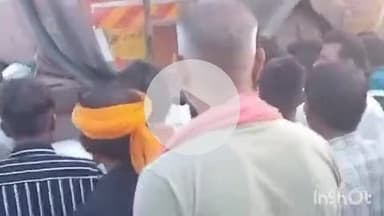 बहराइच: चिलवरिया चौराहे के पास अनियंत्रित होकर कार तारकोल के टैंकर से टकराई, टला बड़ा हादसा