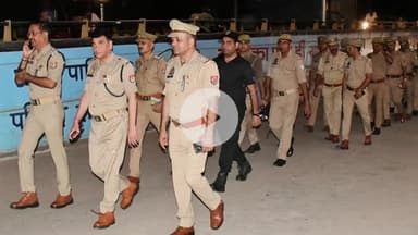रामपुर: गुरुवार को सिविल लाइन क्षेत्र में आगामी कावड़ यात्रा को लेकर पुलिस अधीक्षक ने भारी पुलिस बल के साथ किया पैदल मार्च
