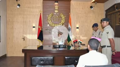 बेतिया: जनता दरबार में फरियादियों को मिला न्याय का भरोसा, एसपी ने दिए त्वरित कार्रवाई के निर्देश