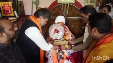 जगदलपुर: भाजपा प्रदेश अध्यक्ष किरण देव ने राजधानी के रामकुंड दशहरा मैदान स्थित लक्ष्मीनारायण मंदिर के महंत से की भेंट