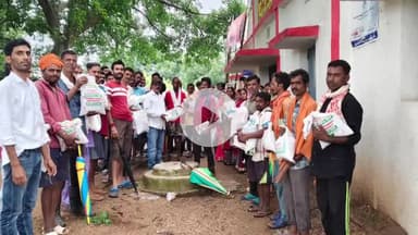 चान्हो: रोल पंचायत में कृषि मंत्री के निर्देश पर किसानों को बीज का वितरण किया गया