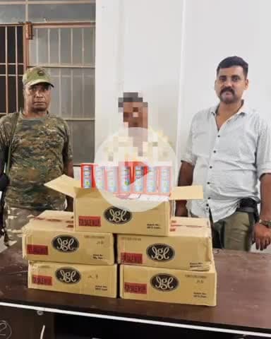 गोपालगंज: उत्पाद विभाग ने भागीपट्टी जांच चौकी के पास से बाइक सवार शराब तस्कर को 5 पेटी देशी शराब के साथ किया गिरफ्तार