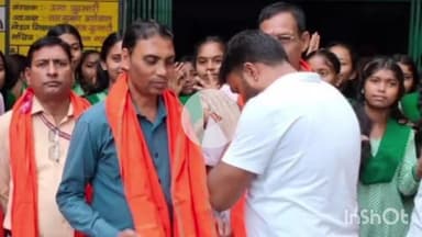 तोपचांची: गुरु पूर्णिमा पर जिप सदस्य गोमो ने आरपीएफ, पुजारी समेत कई शिक्षकों को अंग वस्त्र देकर किया सम्मानित