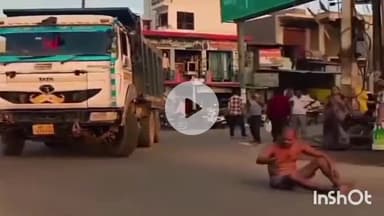 फरीदपुर: भुता कस्बे में बीच रोड पर एक व्यक्ति ने शराब के नशे में धुत होकर मचाया उत्पात, वीडियो हुआ वायरल