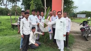 पचोर: गुरु पूर्णिमा पर पचोर क्षेत्र के सुल्तानिया में गुरु महाराज के बाग में पौधारोपण किया गया