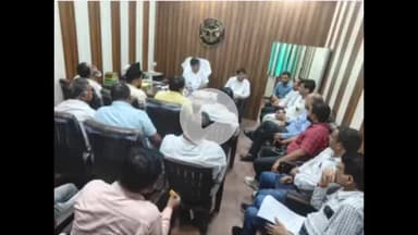 नवाबगंज: उर्वरक वितरण में लापरवाही पर प्रशासन हुआ सख्त, कई समितियां आईं निशाने पर