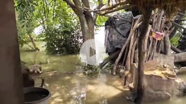 श्योपुर क्षेत्र में चंबल नहर टूटने से हुए गांव में नुकसान को देखा पीड़ितों से मिले।