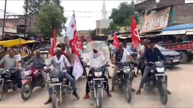 मजदूर विरोधी चार लेबर कोड रद्द करने की मांग
-इटावा में निर्माण मजदूरों ने निकाली बाइक रैली:एसडीएम का. पर किया प्रदर्शन