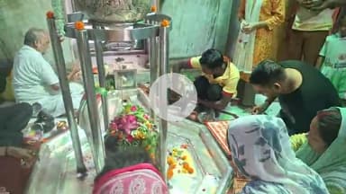 कन्नौज: कन्नौज में गंगा स्नान के बाद गुरूपूर्णिमा के अवसर पर शिवमंदिरों में भक्तों की भीड़ उमड़ी, शिवलिंग पर किया गंगाजल अभिषेक