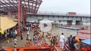 धनौरा: गजरौला के ब्रजघाट व तिगरी गंगा धाम में गुरु पूर्णिमा पर हजारों श्रद्धालुओं ने लगाई आस्था की डुबकी