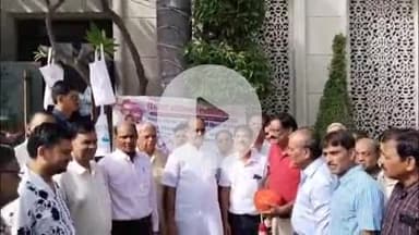 लाडपुरा: रिटायर्ड ऑफिसर्स एसोसिएशन ने कपड़े के थेले बांटकर प्लास्टिक हटाओ अभियान की शुरुआत की, लोकसभा अध्यक्ष बिरला भी रहे मौजूद