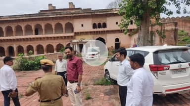 वैर: भरतपुर जिला कलेक्टर कमर चौधरी ने कस्बा वैर स्थित प्रताप दुर्ग, सफेद महल और फुलवारी का किया निरीक्षण