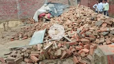 धनौरा: मंडी धनौरा के गांव कैसरा में तेज बारिश से गिरा गरीब का आशियाना, मकान में दबकर किसान घायल, उपचार के दौरान हुई मौत