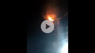 नवाबगंज: मसौली के अनूपगंज में एबीसी में लगी आग, बिजली कर्मचारियों की सूझबूझ से टला बड़ा हादसा