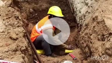 पलवल: भुलवाना में नाली खोदते समय पीएनजी पाइप में छेद, गैस रिसाव से ग्रामीण भागे, एसडीएम ने कराई मरम्मत