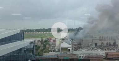 पटना ग्रामीण: पटना एयरपोर्ट के पुराने टर्मिनल भवन को गैस कटर से काटने के दौरान आग लगी, कोई हताहत नहीं