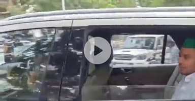 पटना ग्रामीण: तेज प्रताप यादव ने बदला अपनी पार्टी का झंडा, पटना स्थित आवास से महुआ के लिए हुए रवाना