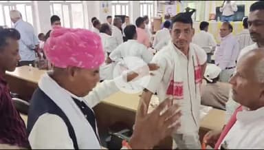 बांसवाड़ा: टीएडी भवन में सेंट्रल कॉपरेटिव बैंक की 72वीं वार्षिक बैठक में अधिकारियों की गैरमौजूदगी पर लैंप्स अध्यक्ष भड़के