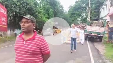 देवघर: विश्व जनसंख्या दिवस पर पुराने सदर अस्पताल से निकाली गई प्रभात फेरी व जागरूकता रैली