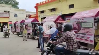 अमरोहा: अमरोहा सीएचसी से विश्व जनसंख्या स्थिरता पखवाड़ा रैली को पालिका चेयरमैन और सीएमओ ने दिखाई हरी झंडी