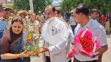 करनैलगंज: उ०प्र० राज्य महिला आयोग की उपाध्यक्ष अपर्णा यादव ने कर्नलगंज CHC का किया निरीक्षण