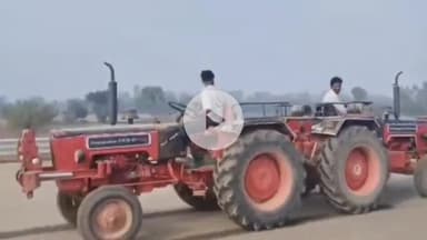हसनपुर: हसनपुर गंगा एक्सप्रेसवे पर ट्रैक्टर से स्टंटबाजी, दो ट्रैक्टरों को रस्सी से बांधकर खींचा, जुटी भीड़