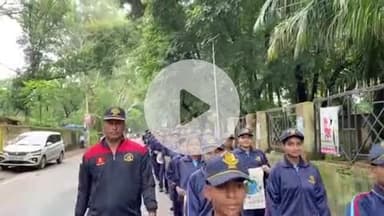 गुमला: पर्यावरण संरक्षण के संदेश के साथ गुमला शहर में पेपर बैग डे पर रैली निकाली गई