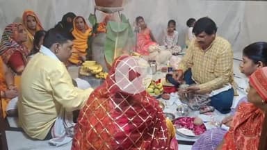 कन्नौज: कन्नौज शहर के कानून गोयान मोहल्ले में शंकरजी के मंदिर में हुआ श्रीसत्यनारायण कथा का आयोजन, भक्तों को बांटा गया प्रसाद