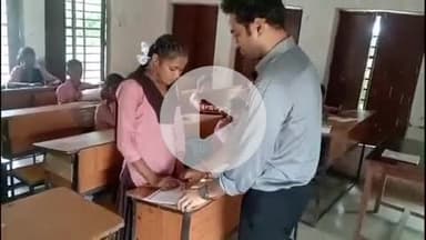 मंझनपुर: गुवारा तैयबपुर गांव के उच्च प्राथमिक विद्यालय पहुंचे जिला अधिकारी ने शिक्षक बनकर बच्चों को पढ़ाया