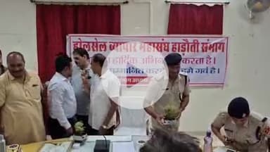 लाडपुरा: 90 लाख की लूट का पुलिस द्वारा खुलासा करने पर व्यापारियों ने पुलिस अधीक्षक कार्यालय पर पुलिस कर्मियों का किया सम्मान