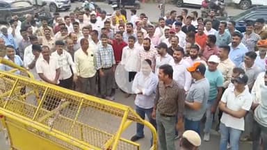 बड़गांव: मंदेरिया निवासी युवक की हत्या के विरोध में क्षत्रिय समाज ने कलेक्ट्रेट पर किया प्रदर्शन, आरोपियों पर कार्रवाई की मांग