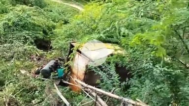 गरौठा: गुरसराय-रामनगर मार्ग पर कार हादसे का शिकार, दो लोग गंभीर रूप से घायल