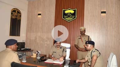 बेतिया: पुलिस उप महानिरीक्षक ने सदर-1 अनुमंडल पुलिस कार्यालय का निरीक्षण किया