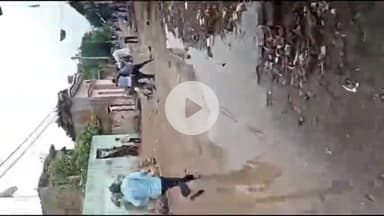 बरेली: थाना बहेड़ी क्षेत्र के ग्राम ठीरिया में एक व्यक्ति के साथ लाठी-डंडों से की गई मारपीट, घटना कमरे में हुई कैद