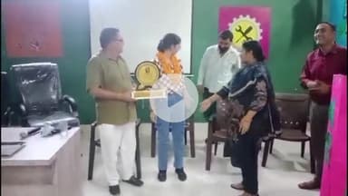 रादौर: अलाहर की अपूर्वा काम्बोज सीए परीक्षा पास करने के बाद बच्चों को प्रोत्साहित करने अपने स्कूल पहुंचीं
