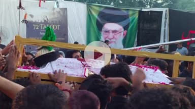 उतरौला: उतरौला के ग्राम अमया देवरिया में कर्बला के शहीदों की याद में हज़रत अब्बास का अलम निकला