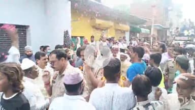 बरेली: जोगी नवादा में गंगा-जमुनी तहज़ीब की मिसाल, कांवड़ियों पर हुई फूलों की बारिश, क्षेत्राधिकार और इंस्पेक्टर की पहल रंग लाई