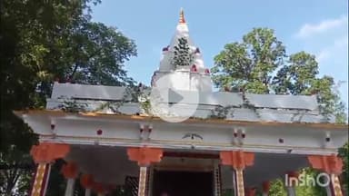 जयसिंहपुर: प्राचीन शिव मंदिर जयसिंहपुर में शाम होते ही श्रद्धालुओं की भीड़ लगी, लोगों ने विधि विधान से किया पूजन अर्चन